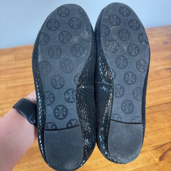 Tory Burch Reva Black Python Snake Leather Logo Pendant Ballet Flats Size 7 - Picture 3 of 5